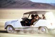 Magnifique renault 4 Plein Air dans un désert !
