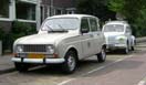 Renault 4 Savane beige armée de terre et 4CV en Hollande.