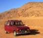Renault 4 rouge en Algérie.