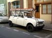 Renault 4 Sinpar blanche avec échelle.